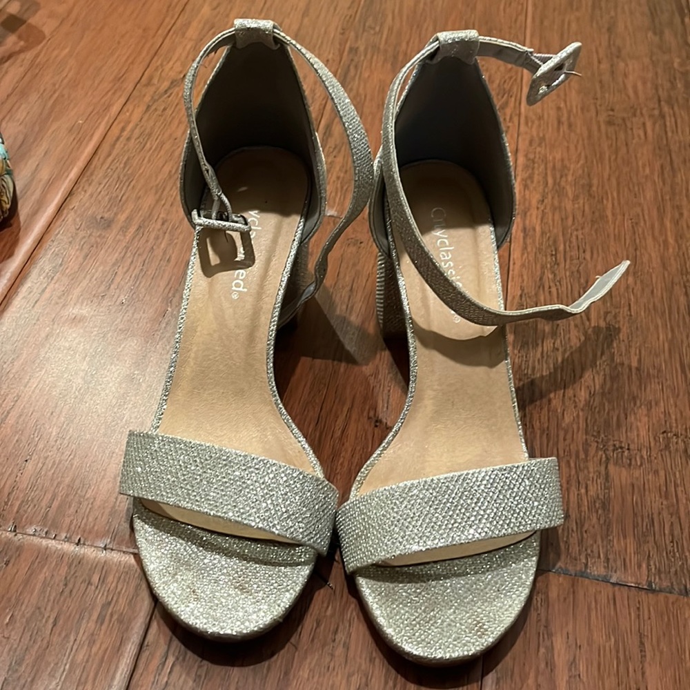 City Classified size 8 silver block heel